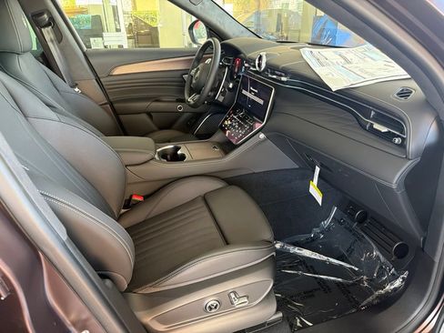 Certified 2025 Maserati Grecale Folgore AWD/4WD image 13