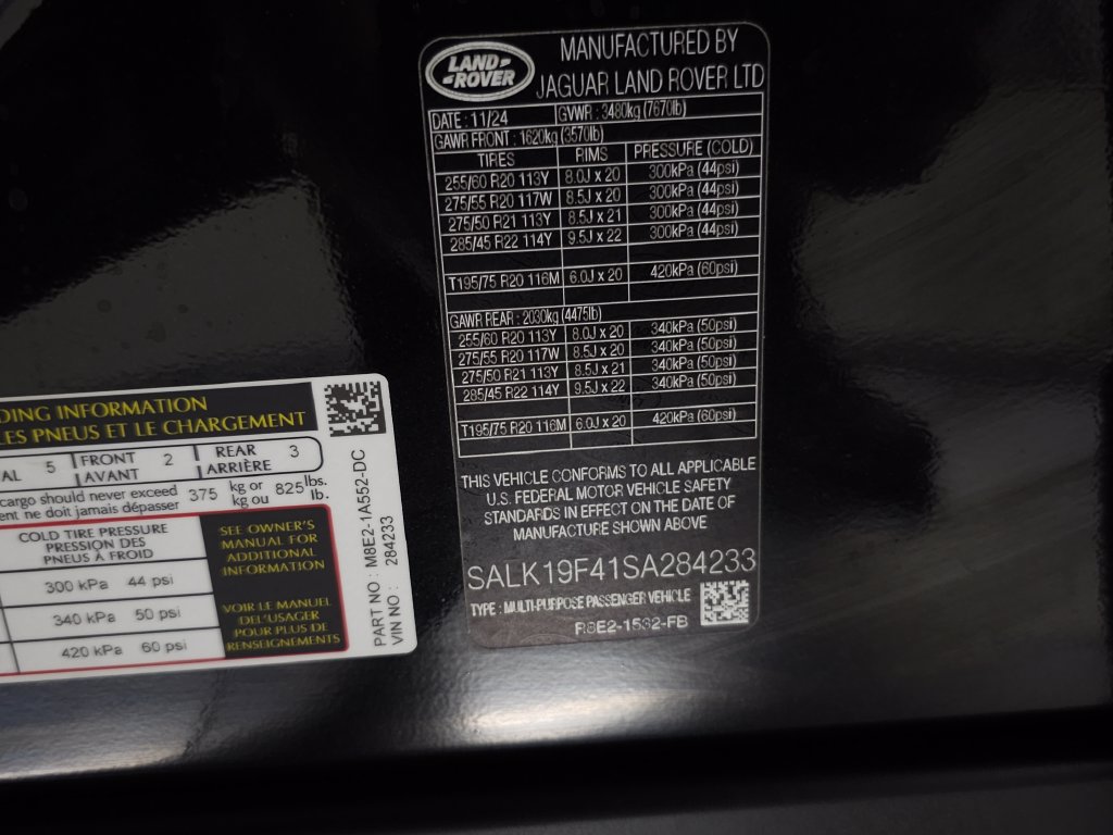 Certified 2025 Land Rover Range Rover Autobiography AWD/4WD image 48