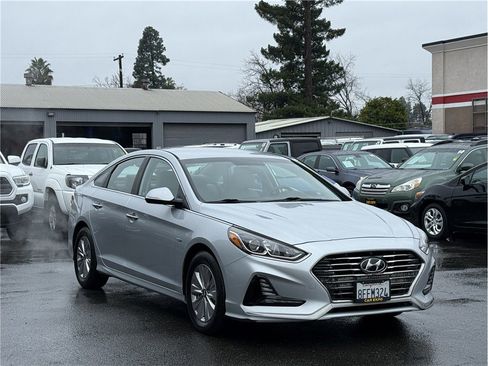 Used 2018 Hyundai Sonata SE image 1