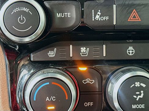 Used 2019 RAM 1500 Laramie RWD image 21