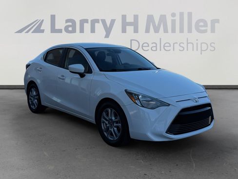 Used 2017 Toyota Yaris iA image 7