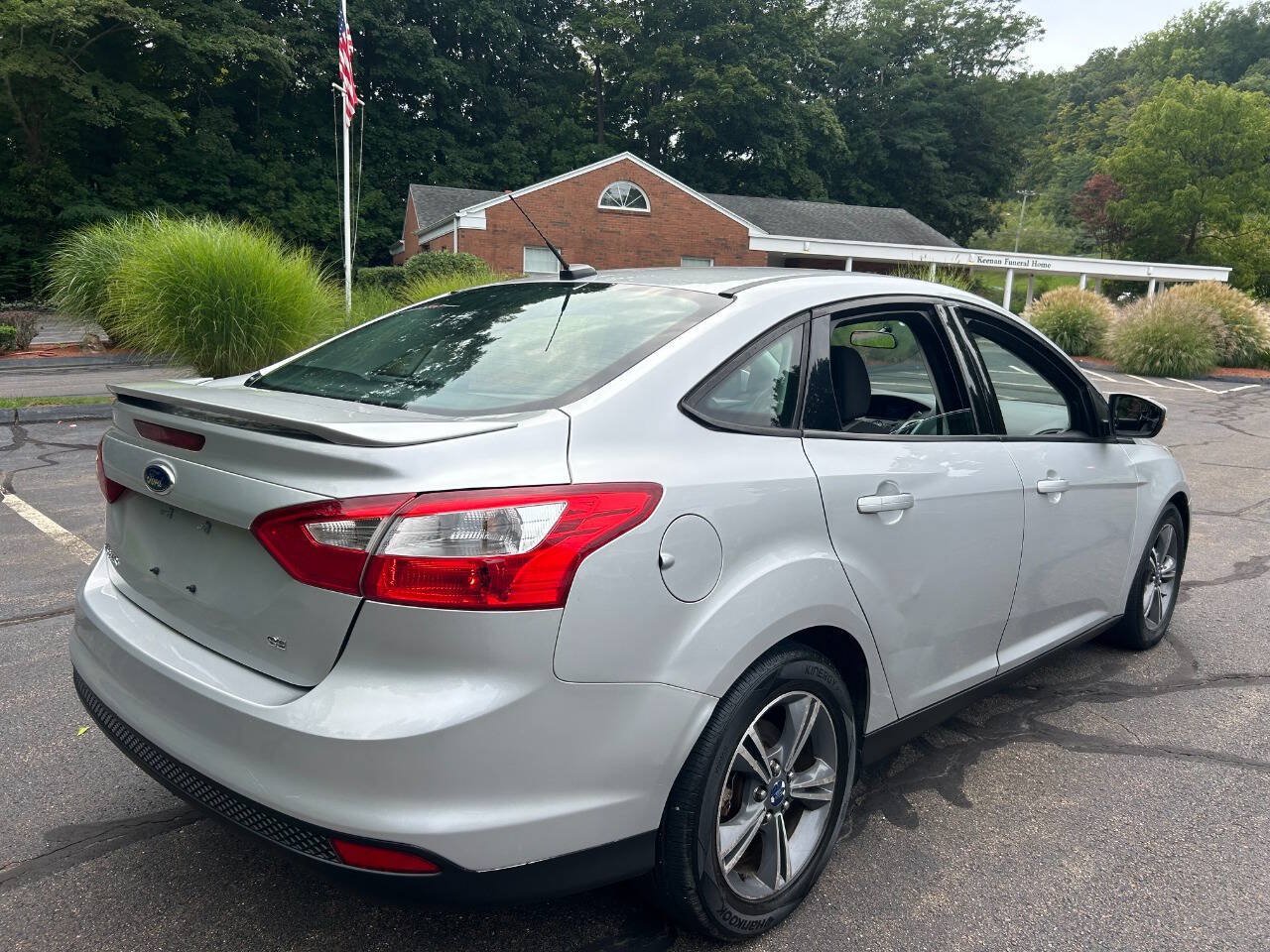 Used 2014 Ford Focus SE w/ SE Sport Package FWD image 5