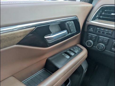Used 2025 Chevrolet Tahoe High Country AWD/4WD image 19