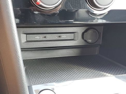 Certified 2025 Volkswagen Taos S FWD image 27