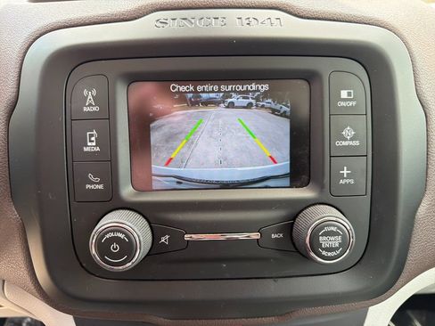 Used 2017 Jeep Renegade Latitude FWD image 26