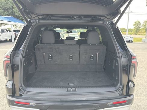 Used 2025 Chevrolet Traverse LT FWD image 6