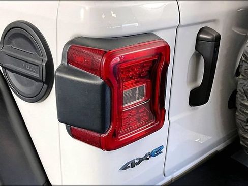 Used 2023 Jeep Wrangler Unlimited Rubicon 4xe AWD/4WD image 22