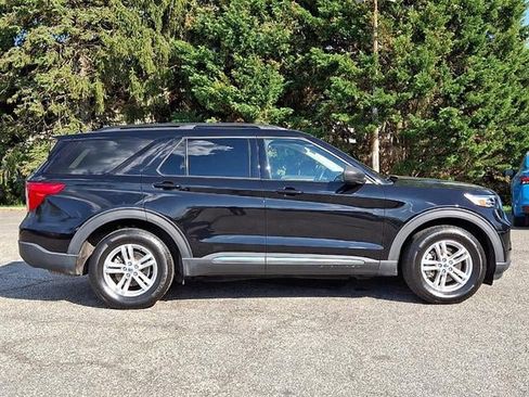 Used 2021 Ford Explorer XLT w/ Equipment Group 202A AWD/4WD image 7