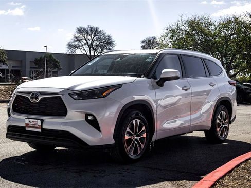 Used 2023 Toyota Highlander XLE image 9