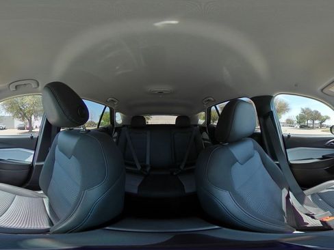 Used 2025 Chevrolet Trax LT image 45