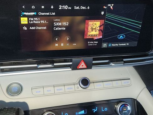 Used 2025 Hyundai Elantra Limited image 18