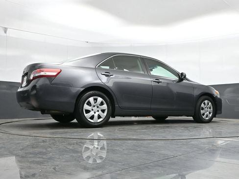 Used 2010 Toyota Camry LE FWD image 34