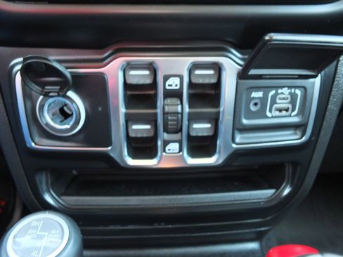 Used 2021 Jeep Wrangler Unlimited Sahara w/ Cold Weather Group image 26