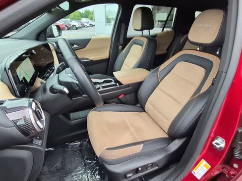 Used 2025 Chevrolet Equinox ACTIV w/ Safety and Technology Package FWD image 11