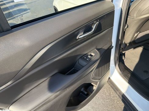 New 2025 Jeep Grand Cherokee Altitude image 21