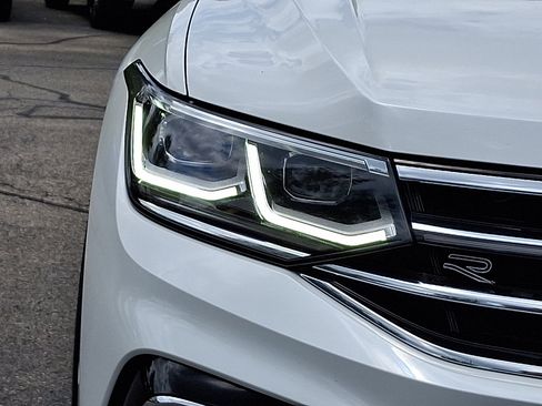 Used 2024 Volkswagen Tiguan SEL R-Line AWD/4WD image 9