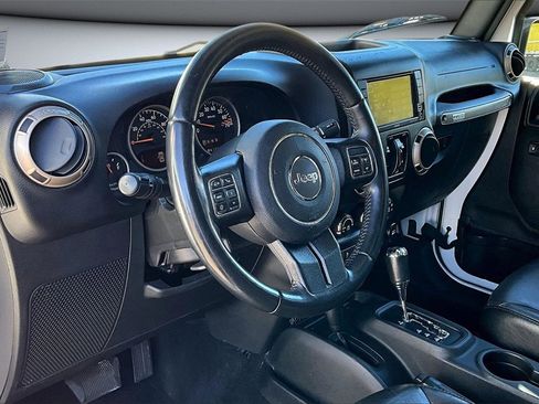 Used 2017 Jeep Wrangler Unlimited Sahara image 14