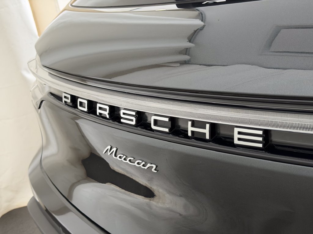 Certified 2026 Porsche Macan AWD/4WD image 26