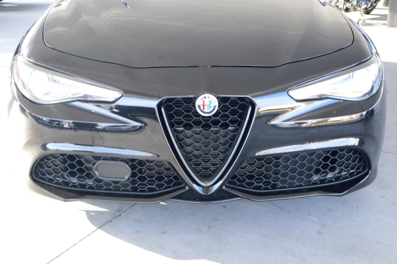 Used 2019 Alfa Romeo Giulia w/ Quick Order Package 22K Sport RWD image 14