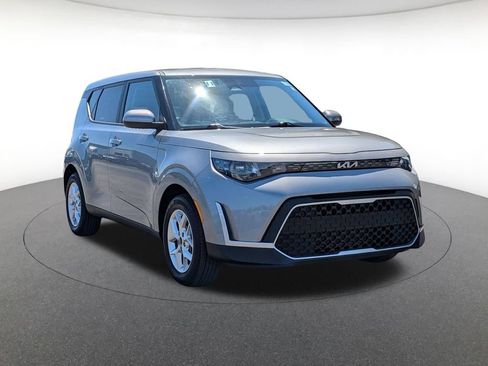 Used 2025 Kia Soul LX w/ LX Technology Package FWD image 3
