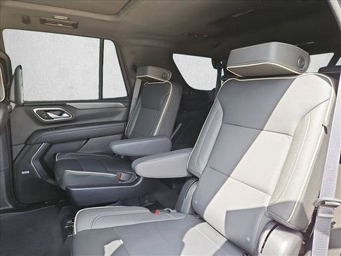 Used 2024 GMC Yukon SLT w/ SLT Luxury Package AWD/4WD image 20