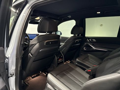 Used 2025 BMW X7 M60i image 24