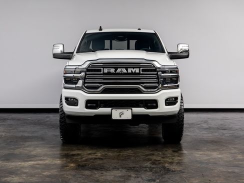 Used 2025 RAM 2500 Laramie AWD/4WD image 2