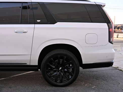 Used 2021 Cadillac Escalade ESV Sport w/ Driver Assist Tech Package RWD image 38