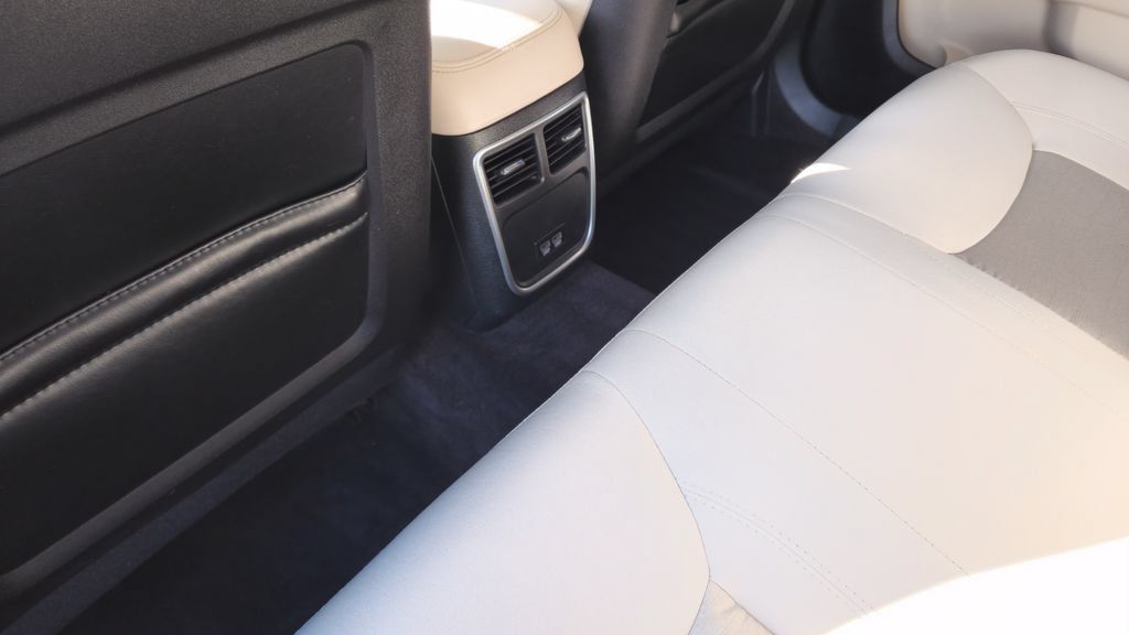 Used 2018 Chrysler 300 Touring RWD image 26