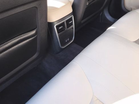 Used 2018 Chrysler 300 Touring RWD image 26