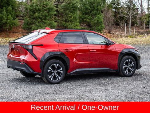 Used 2023 Toyota bZ4X XLE AWD/4WD image 8