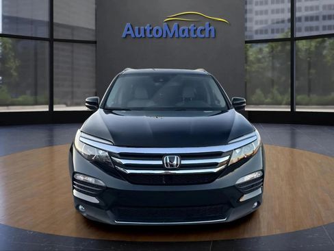 Used 2018 Honda Pilot Touring image 2