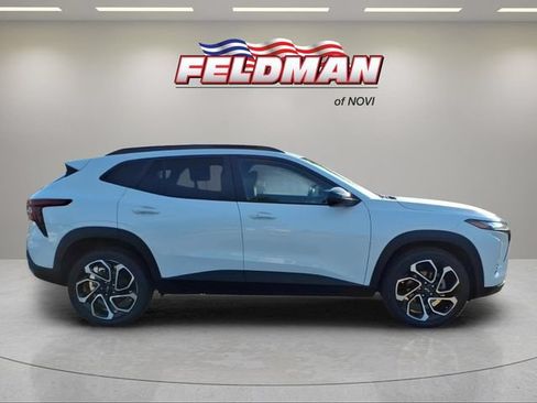 Used 2024 Chevrolet Trax RS w/ Sunroof Package FWD image 7