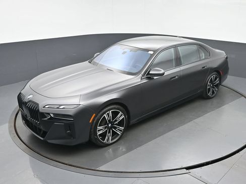 Used 2023 BMW 760i xDrive AWD/4WD image 38