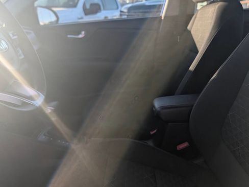Used 2020 Kia Rio S image 11