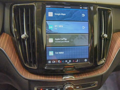 Used 2022 Volvo XC60 B5 Momentum w/ Climate Package image 7