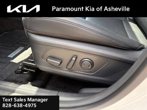 Certified 2025 Kia Sportage EX w/ EX Premium Package AWD/4WD image 19