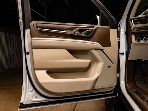 Used 2024 GMC Yukon XL Denali image 30