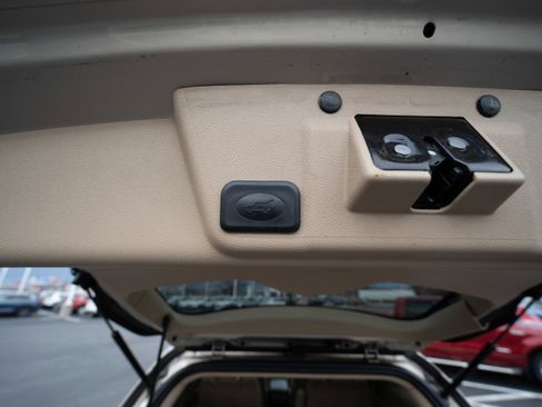 Used 2010 Buick Enclave CXL image 28