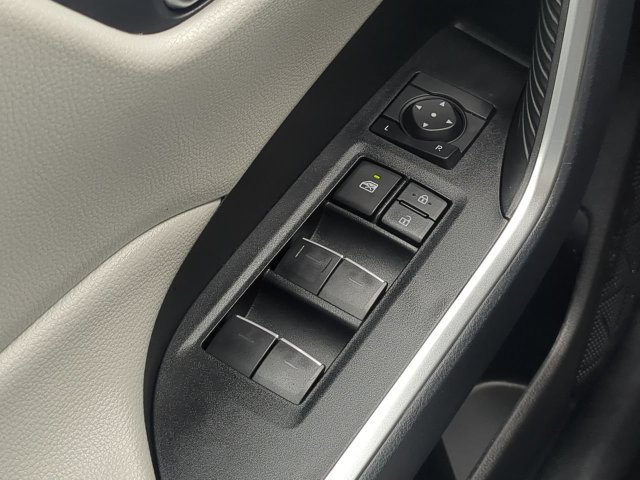 Used 2025 Toyota RAV4 XLE w/ Convenience Package FWD image 28