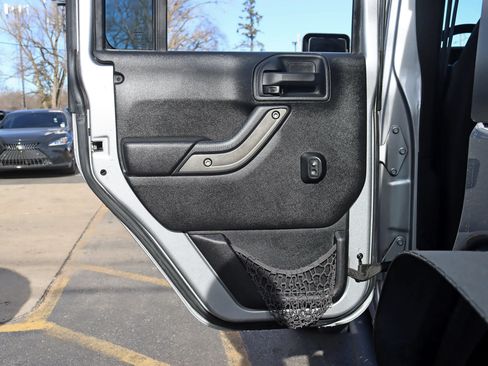 Used 2016 Jeep Wrangler Unlimited Sport w/ Connectivity Group AWD/4WD image 32