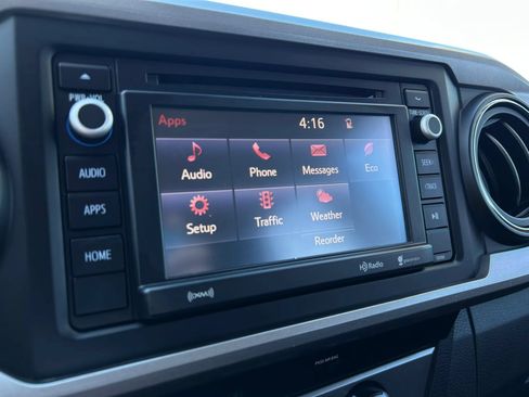 Used 2018 Toyota Tacoma SR5 AWD/4WD image 17