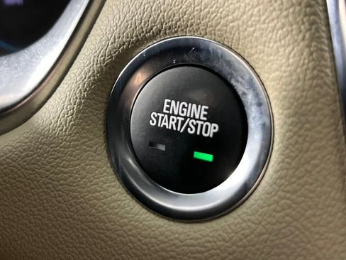 Used 2022 Chevrolet Traverse LT image 23