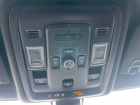 Used 2021 GMC Yukon XL Denali AWD/4WD image 19
