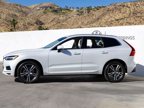 Used 2018 Volvo XC60 T5 Momentum w/ Vision Package image 3