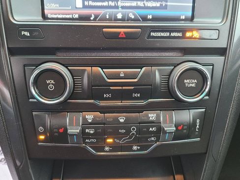 Used 2016 Ford Explorer XLT AWD/4WD image 15