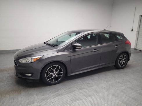 Used 2016 Ford Focus SE w/ SE Sport Package FWD image 2