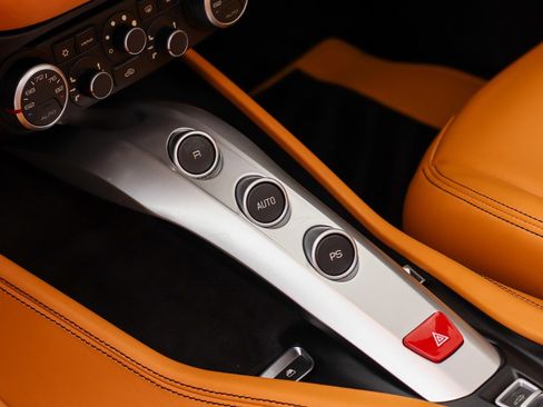 Used 2017 Ferrari California T RWD image 39