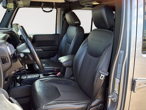 Used 2018 Jeep Wrangler Unlimited Sport image 11