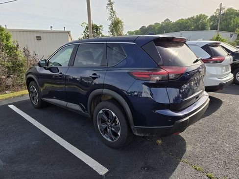 Used 2024 Nissan Rogue SV image 4